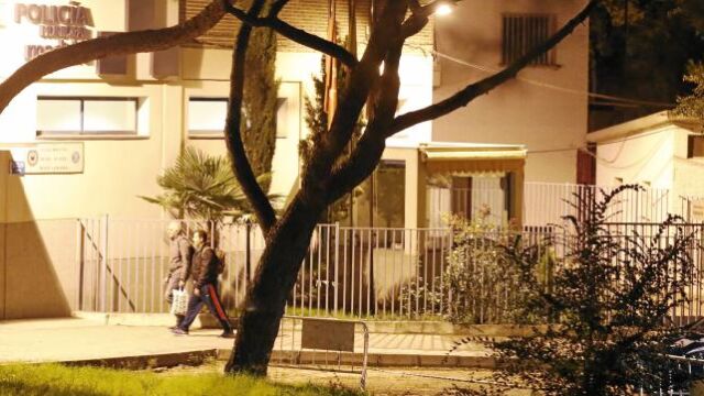 Los agentes de Policía Municipal que se incorporan al turno están ahora obligados a fichar en su Unidad y luego acudir a su Subinspección a pasar lista. Este nuevo trámite ya ha dejado avisos desatendidos