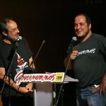 El candidato de la CUP para el 27S, Antonio Baños (i), y el hasta ahora portavoz de la CUP en el Parlament, David Fernàndez