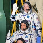 Joseph Acaba, Mark Vande Hei y Alexander Misurkin, momentos antes de subirse a la nave Soyuz