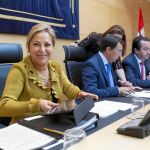 Rosa Valdeón, momentos antes de iniciar su comparecencia en las Cortes regionales