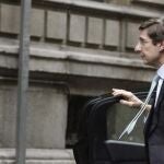 El presidente de Bankia, José Ignacio Goirigolzarri (d), a su llegada esta tarde a la Audiencia Nacional