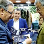El ministro del Interior, Juan Ignacio Zoido, explica la campaña «Comercio Seguro»