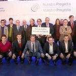 Jorge Pérez y Luis Gil posan con su equipo de trabajo en la presentación de la candidatura a la presidencia de la Federación Española de fútbol