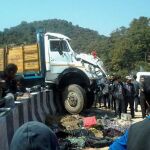 Al menos 16 muertos y 50 heridos al estrellarse un camión contra un muro en India