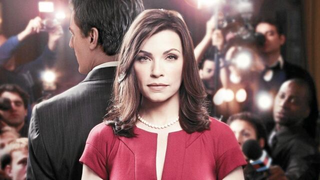 Julian Margulies interpreta a Alicia Florrick, quien vuelve a ejercer la abogacía después de que su marido fuese encarcelado por corrupción y se publicasen sus vídeos sexuales con prostitutas