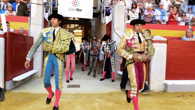 Francisco Rivera Ordóñez y Cayetano Rivera Ordóñez en la plaza de toros de Granada