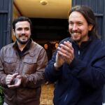 Iglesias y Garzón atienden a los medios tras el preacuerdo electoral alcanzado por ambas formaciones para presentarse a los comicios del 26 de junio.