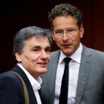 El presidente del Eurogrupo, Jeroen Dijsselbloem y el ministro de Finanzas de Grecia, Euclid Tsakalotos