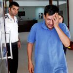 Abdulá Kurdi, padre de Aylan, a su salida de la morgue. El pequeño de tres años murió ahogado junto a su hermano Galip y su madre.