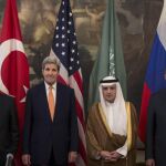 Fotografía facilitada por el Ministerio ruso de Exteriores que muestra a su titular, Serguéi Lavrov junto con el secretario de Estado estadounidense, John Kerry y sus homólogos de Arabia Saudí, Adel Al Jubeir y de Turquía, Feridun Sinirlioglu