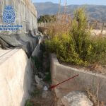 Zona en la que aparecieron los restos, junto a un invernadero ubicado en la barriada de Pampanico, en El Ejido
