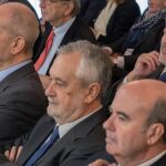 Manuel Chaves, José Antonio Griñán y Gaspar Zarrías, en primer término, y Francisco Javier Guerrero mirando a cámara