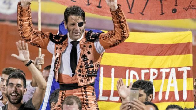 Padilla sale a hombros de la plaza de toros de Palma de Mallorca