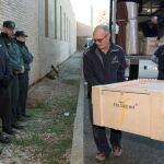 Las obras del Monasterio de Villanueva de Sijena (Huesca), han llegado a la localidad oscense entre vítores de las decenas de vecinos que aguardaban su devolución. EFE/Javier Blasco