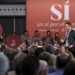 El candidato del PSOE a la presidencia del gobierno, Pedro Sánchez, durante el acto de precampaña que los socialistas celebraron en el Auditorio Alfredo Kraus de Las Palmas de Gran Canaria, el pasado día 2