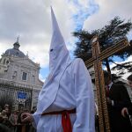 Una tradición que ya ha dicho adiós. El pasado Domingo de Ramos ni maceros ni ordenanzas del Ayuntamiento acompañaron ya a la procesión de La Borriquita, en la imagen.