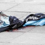 Una chaqueta ensangrentada abandonada a la salida de la terminal del aeropuerto de Zaventem