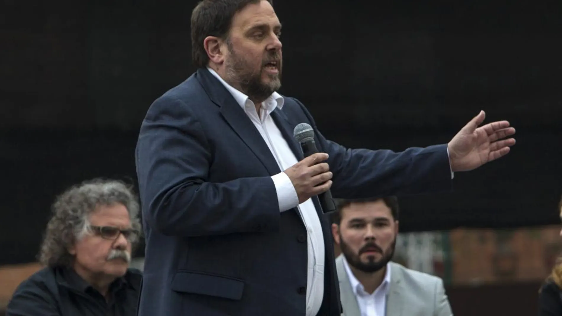 El presidente de ERC, Oriol Junqueras, junto a Joan Tarda y Gabriel Rufián.