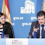 El portavoz del Consell, José Císcar, junto a la consellera Catalá, quien presentó el nuevo decreto de admisión de alumnos