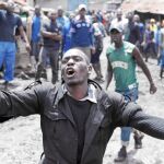 Un opositor gesticula en medio de los choques con la Policía en Nairobi