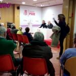Instante en que Soraya Rodríguez es increpada por la militancia