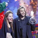 Salvador Sobral, junto a su principal apoyo, su hermana Luísa