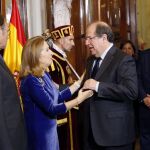 Juan Vicente Herrera saluda a la presidenta del Congreso de los Diputados, Ana Pastor, en presencia del presidente del Senado, Pío García Escudero y José Antonio Bermúdez de Castro