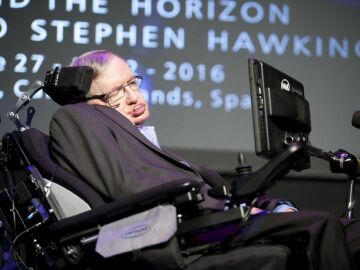 El f&iacute;sico brit&aacute;nico Stephen Hawking pronuncia la charla "A Brief History of Mine"en la que hace un repaso a su vida y carrera
