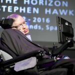 El físico británico Stephen Hawking pronuncia la charla "A Brief History of Mine"en la que hace un repaso a su vida y carrera