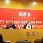 Isabel Bonig compareció en Les Corts tras la Junta de Síndicos, acompañada por Eva Ortiz