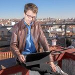 Íñigo Errejón en la azotea de su sede en la calle Princesa de Madrid