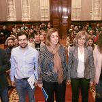 Domingo González, Eduardo Carazo, Ángeles Armisén, María J. de la Fuente y Carolina Valbuena reciben a los estudiantes