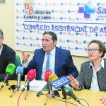 El consejero de Sanidad, Antonio María Sáez Aguado, visita el Complejo Asistencial de Ávila junto a José Francisco Hernández y María Antonia Pedraza