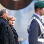 Merkel y el primer ministro tunecino, Habib Essid, ayer, en la sede de la Cancillería en Berlín