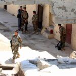 Soldados afganos patrullan en la provincia de Helmand