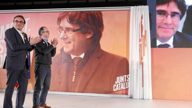 La primera jornada de campaña tuvo a la CUP en la Ciudad de la Justicia dando apoyo a su alcalde de Argentona que se negó a declarar ante el fiscal. En JxCat, Rull y Turull tuvieron todo el protagonismo tras su salida de la cárcel, mientras ERC organizó un acto en la cárcel Modelo, en el que estuvo Mundó.