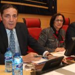 El consejero Sáez Aguado explica las medidas aplicadas ante la jubilación de médicos de familia