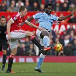 Los jugadores del Manchester City y del United