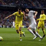Benzema, en una jugada con Mario Pérez