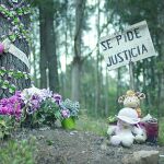 Tras la muerte de la niña se multiplicaron las ofrendas donde fue descubierto en cadáver como se ve en la imagen