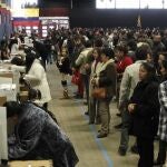 La afluencia desborda los colegios electorales en España