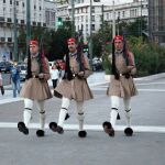 Un cambio de guardia con acento griego