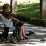La mayoría de las personas que viven solas son mujeres viudas