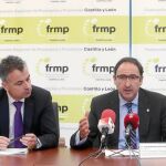 El presidente de la FRMP, Alfonso Polanco, y el director de Concesiones de Aquona, Jesús García del Valle