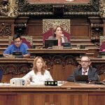 El pleno del Ayuntamiento decidió por unanimidad retirar la máxima distinción de la ciudad a la Infanta Cristina y a Pujol