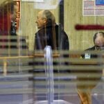 El exgobernador del Banco de España Miguel Ángel Fernández Ordóñez en las dependencias de la Audiencia Nacional, donde hoy declara como testigo ante el juez sobre las circunstancias que rodearon a la creación, salida a Bolsa y posterior crisis de Bankia.