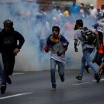 Imagen de archivo de un grupo de venezolanos manifestándose contra el gobierno de Nicolás Maduro.