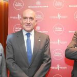 El promotor Enrique Cornejo, el presidente de la Diputación de Valladolid, Jesús Julio Carnero, y el director de «El Norte de Castilla», Carlos Aganzo, presentan el Premio Internacional José Zorrilla