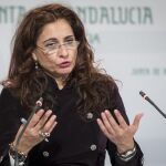 «Suficiencia financiera» y «plenas competencias». María Jesús Montero defendió la autonomía de la Junta para reimplantar las 35 horas