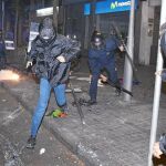 La marcha «okupa» acabó en batalla campal con heridos y daños en el mobiliario